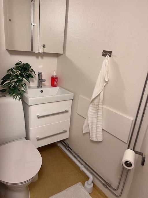 Laegenhet Med Egen Ingang. Apartamento Sundsvall Exterior foto